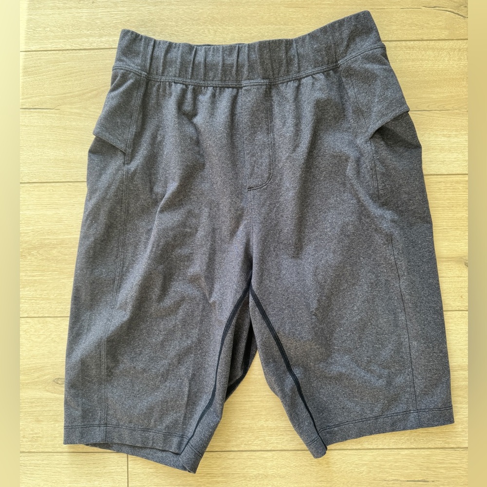 LULULEMON ATHLETICA Men’s Drawstring Shorts. 11” Inseam. Heathered Blue.